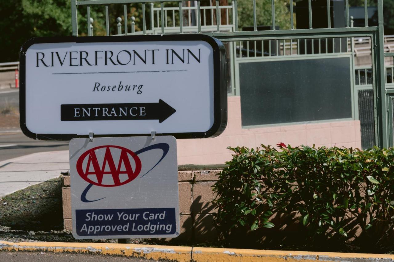 Riverfront Inn โรสเบิร์ก ภายนอก รูปภาพ